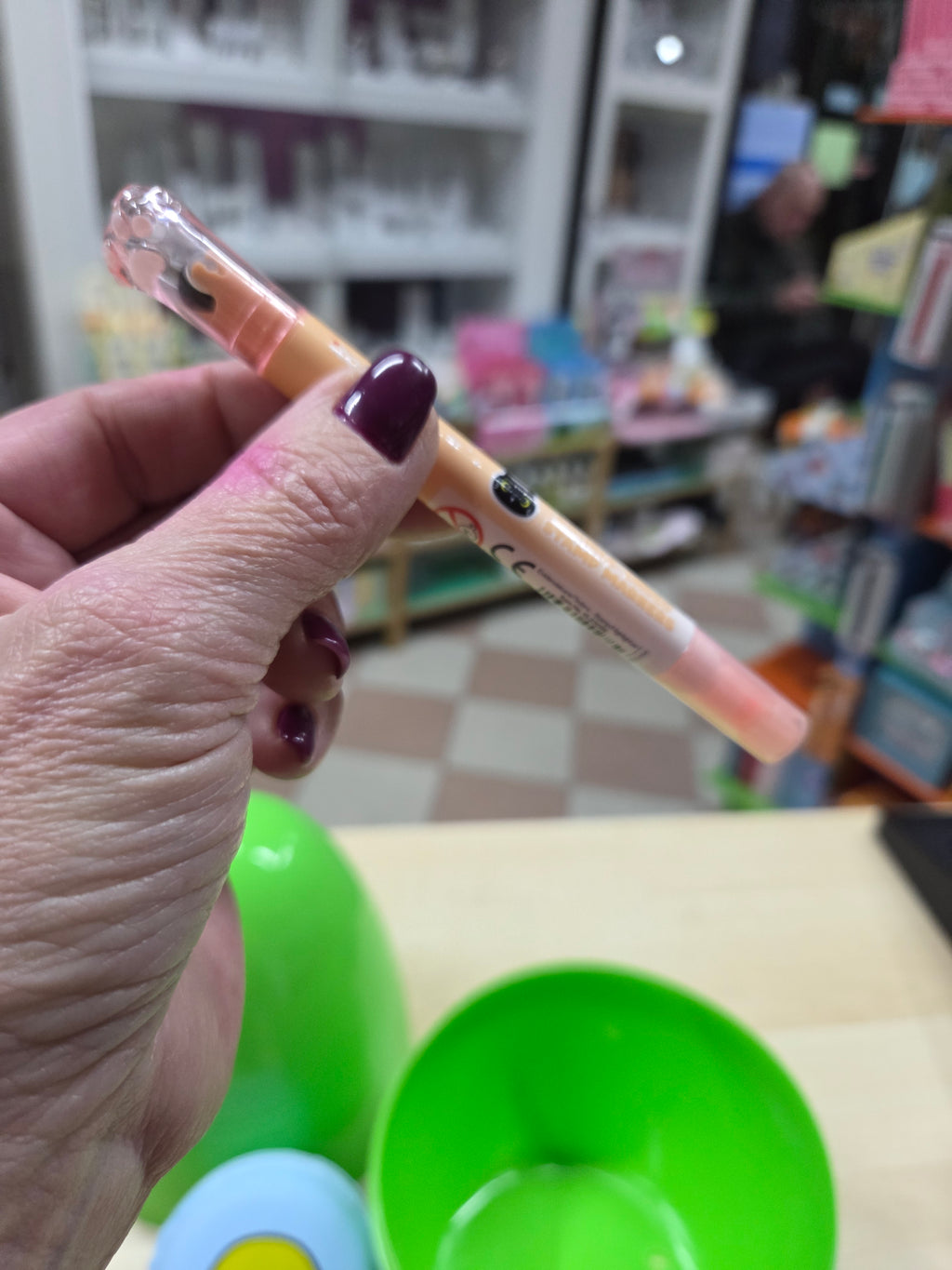 Uovo di Pasqua pieno di cancelleria Kawaii