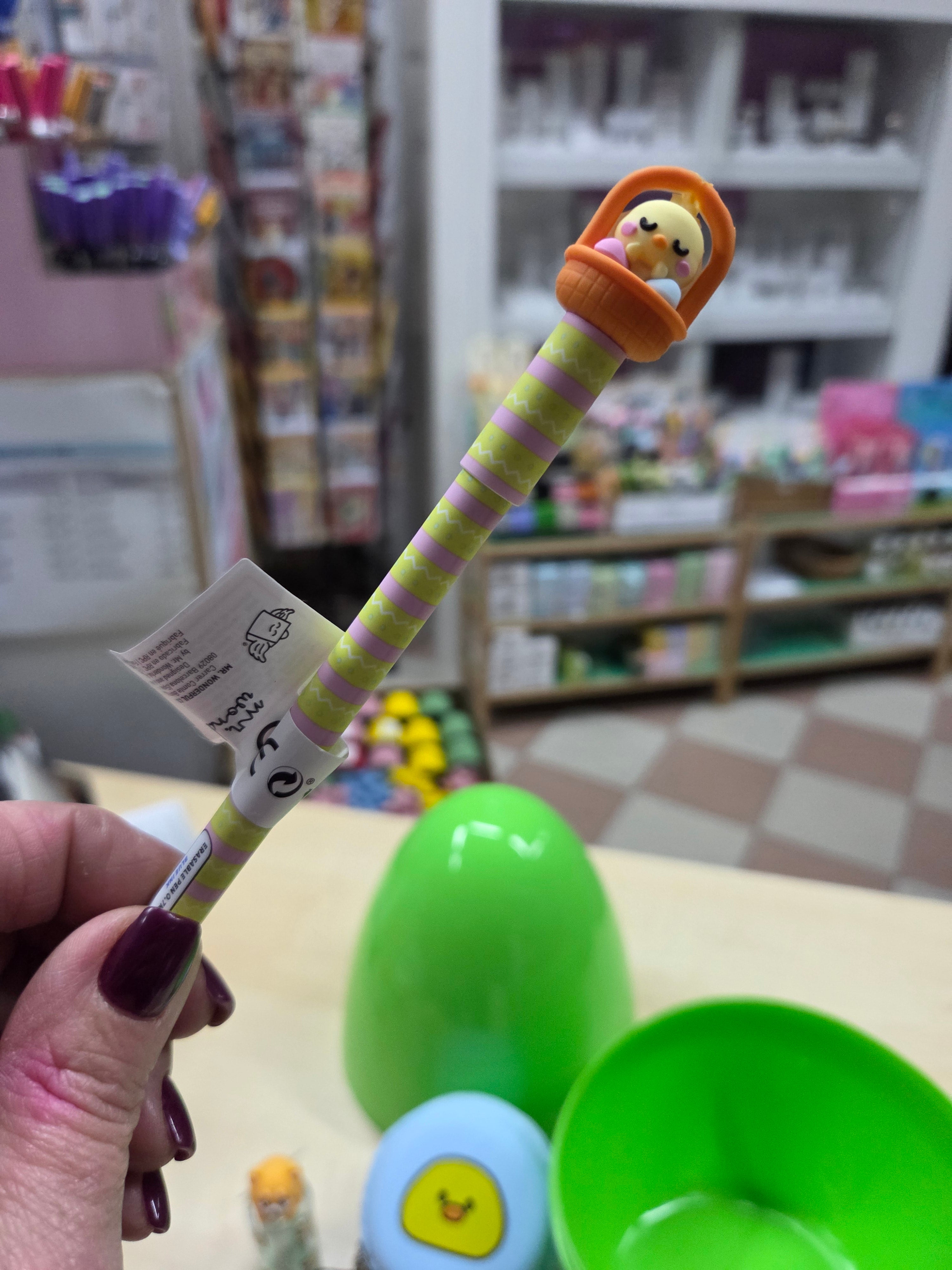 Uovo di Pasqua pieno di cancelleria Kawaii