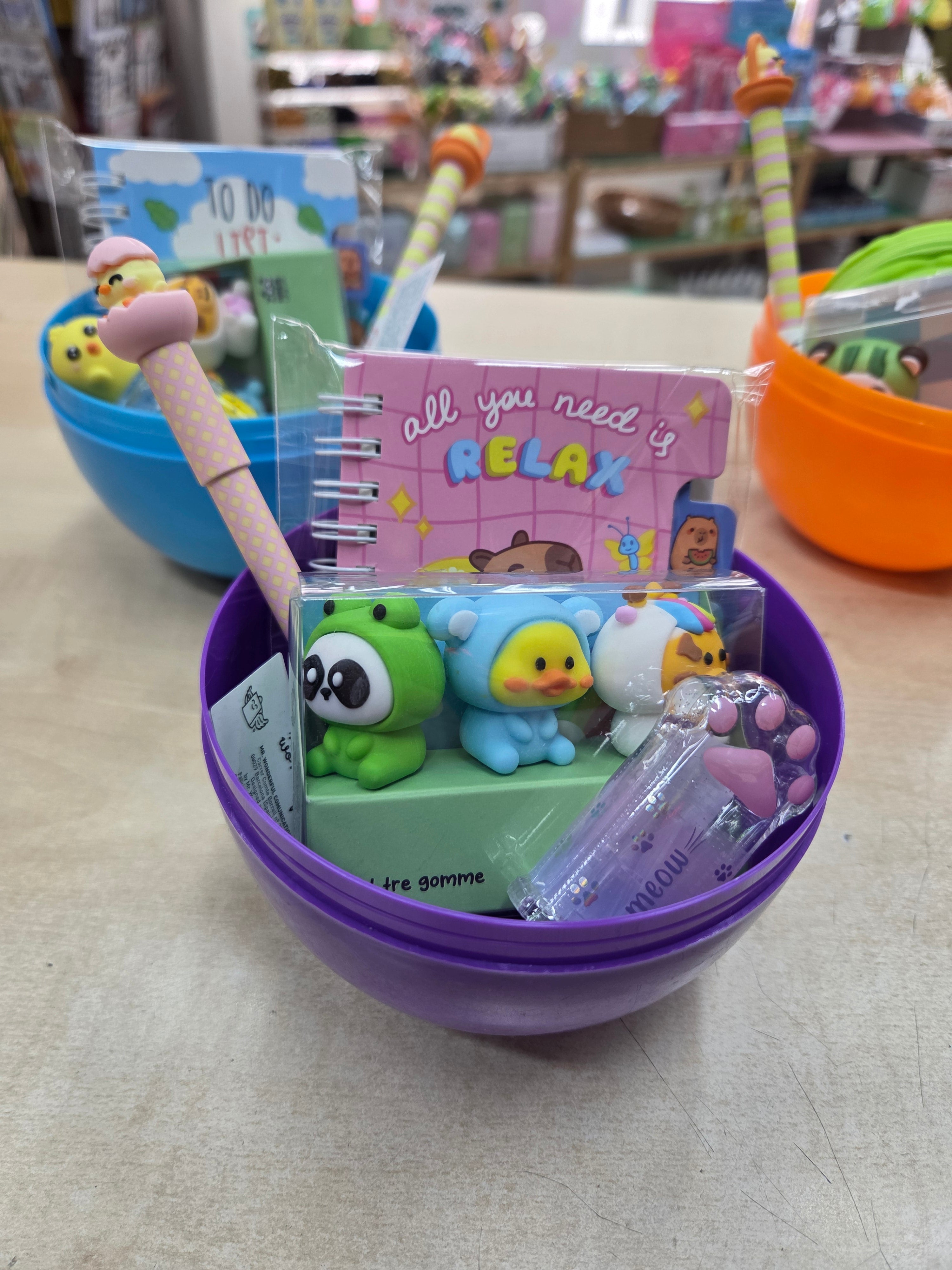 Uovo piccolo di Pasqua pieno di cancelleria Kawaii