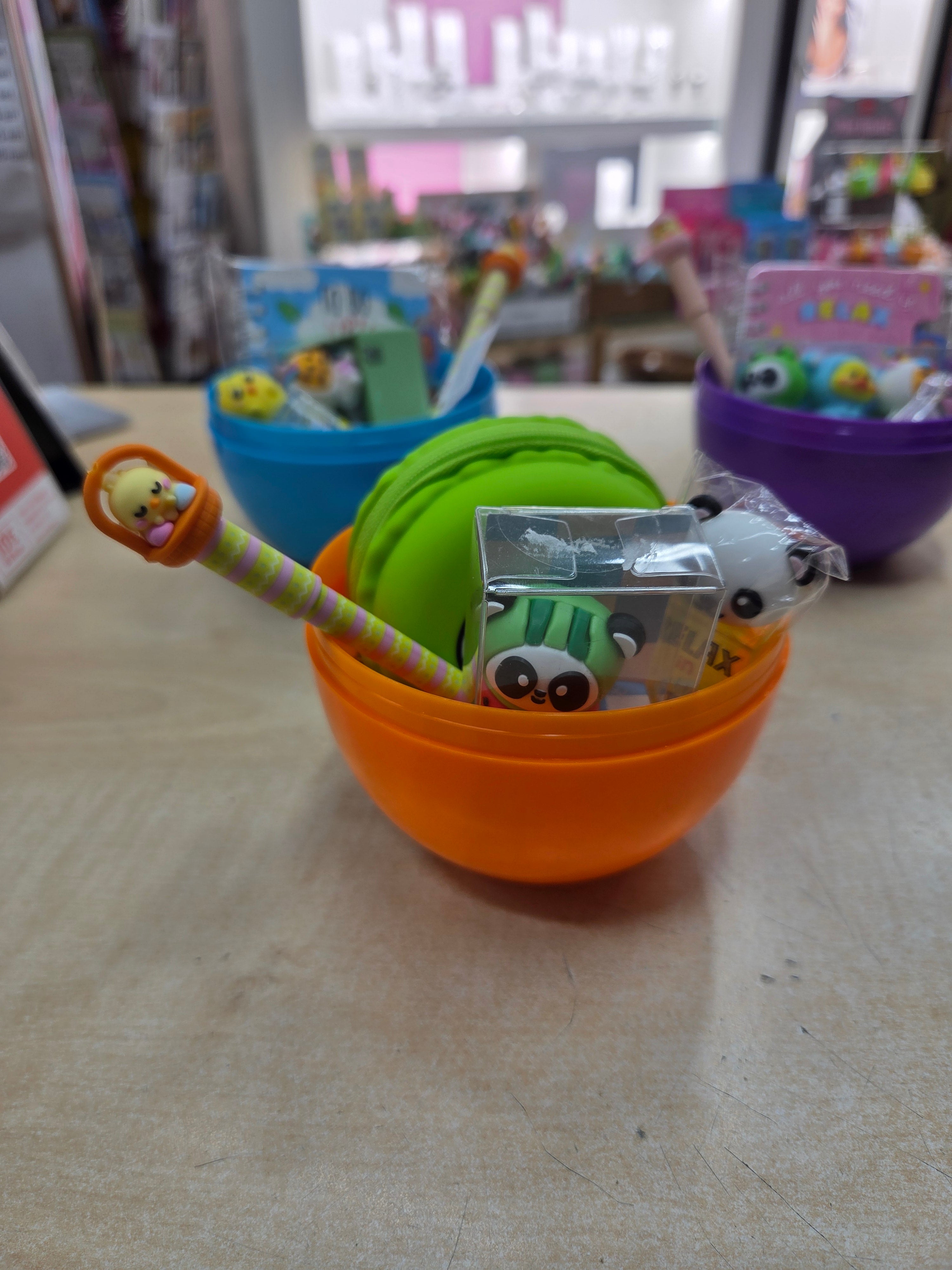 Uovo piccolo di Pasqua pieno di cancelleria Kawaii