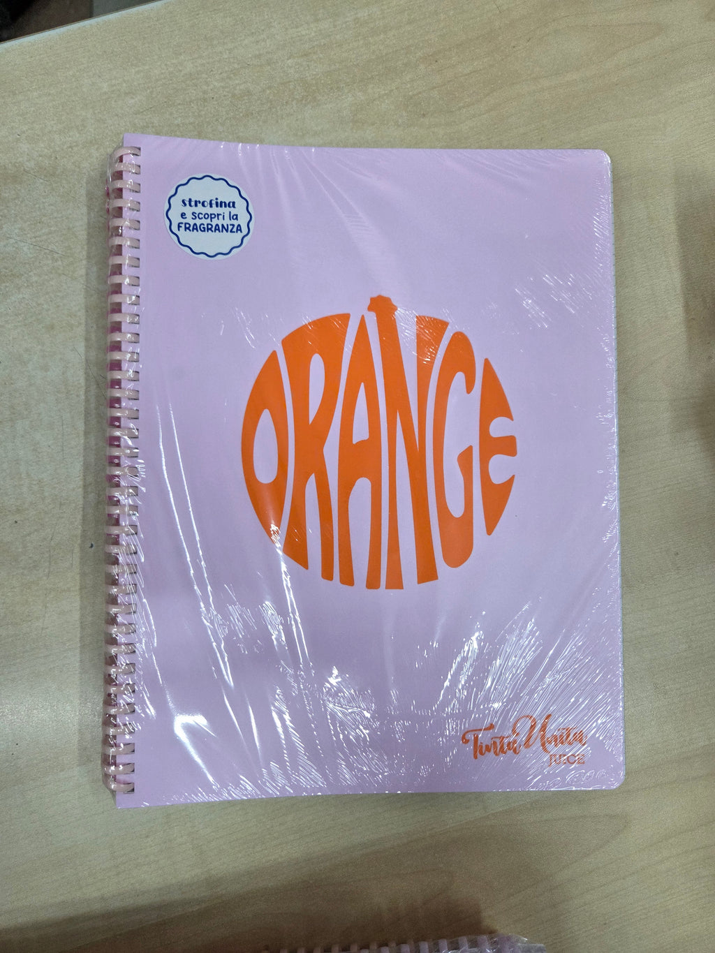 Tinta Unita Juice – Maxi Quaderno Spiralato Profumato A4 – Rigatura 1R