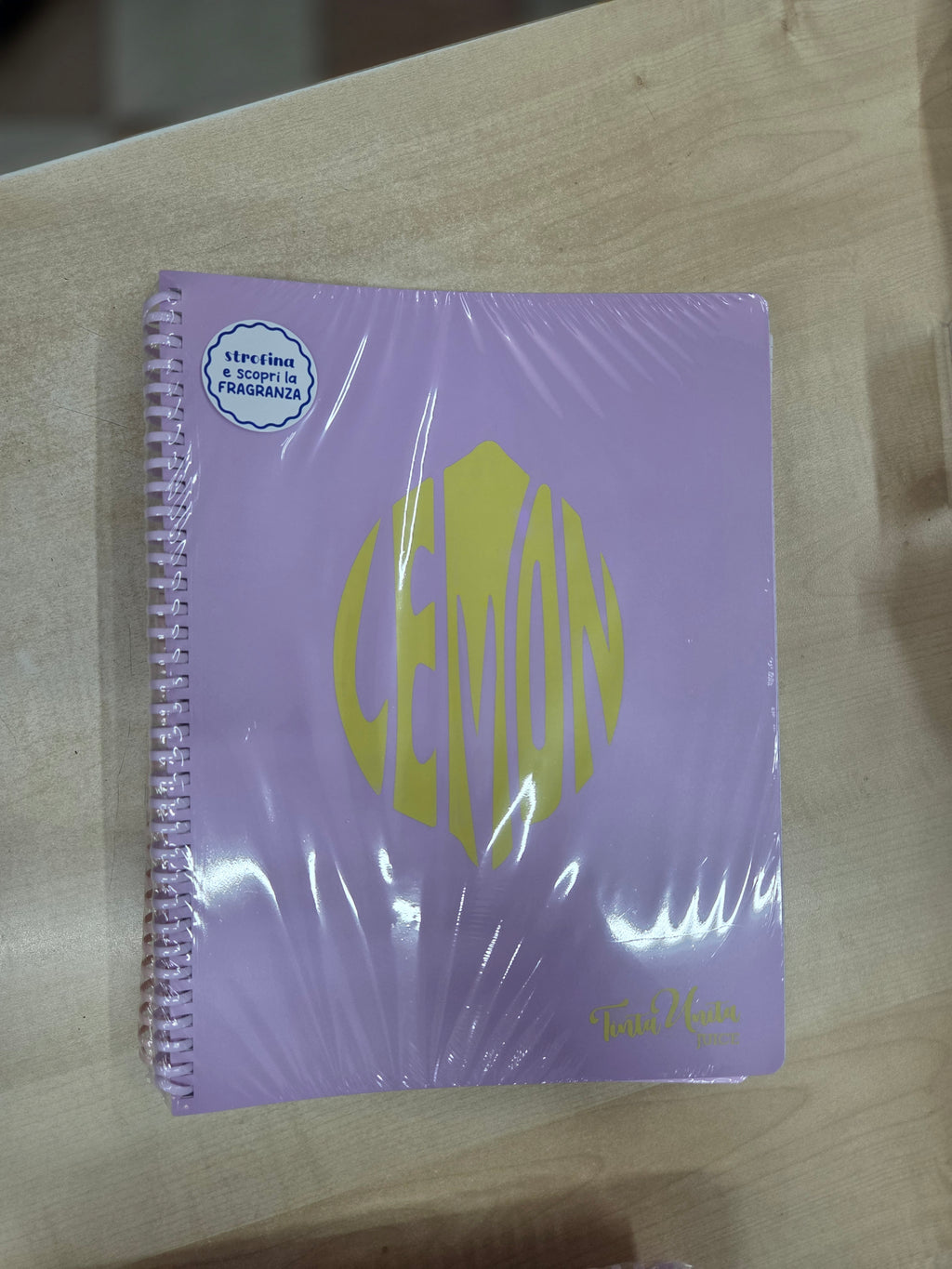 Tinta Unita Juice – Maxi Quaderno Spiralato Profumato A4 – Rigatura 1R