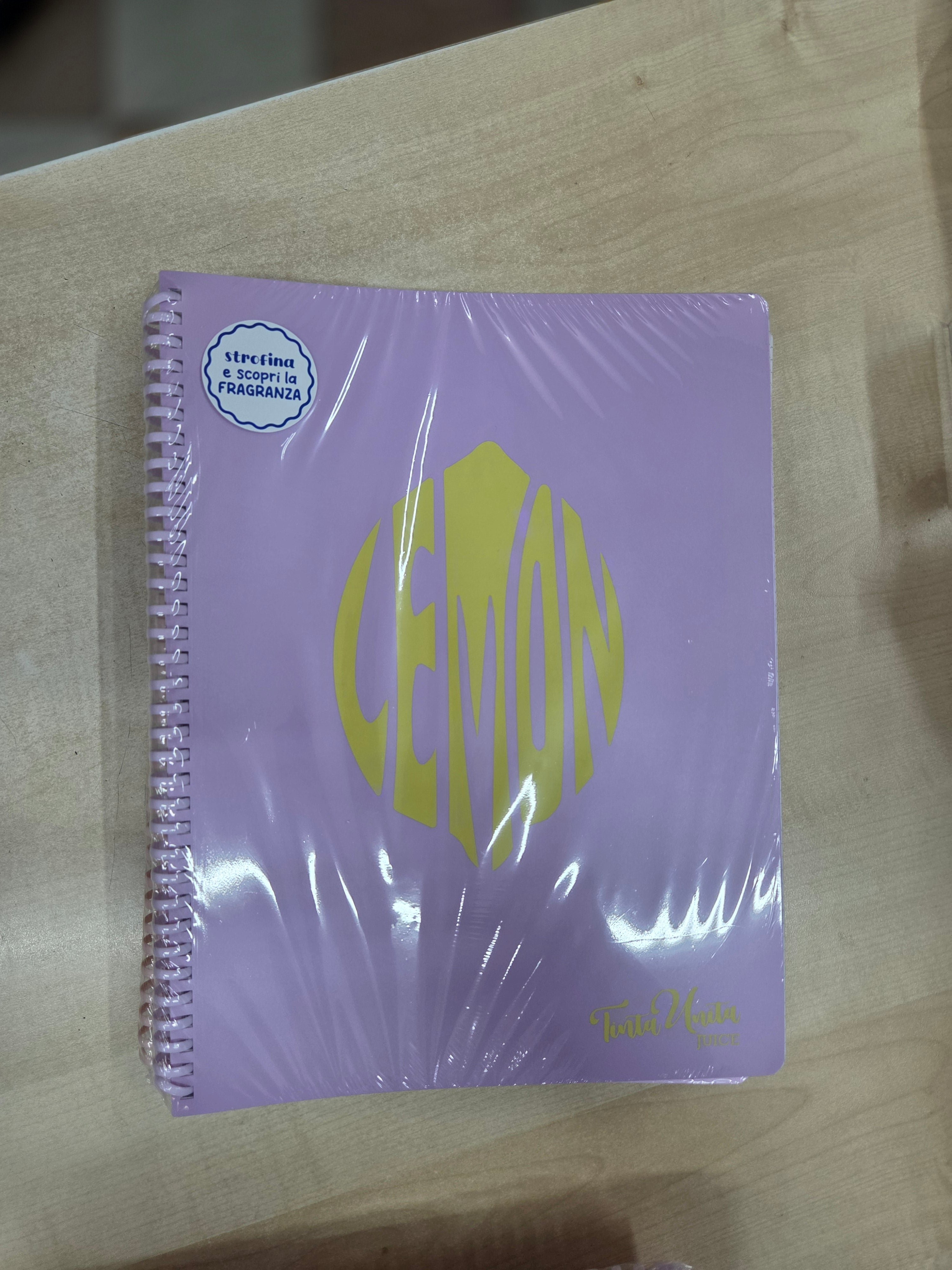 Tinta Unita Juice – Maxi Quaderno Spiralato Profumato A4 – Rigatura 1R