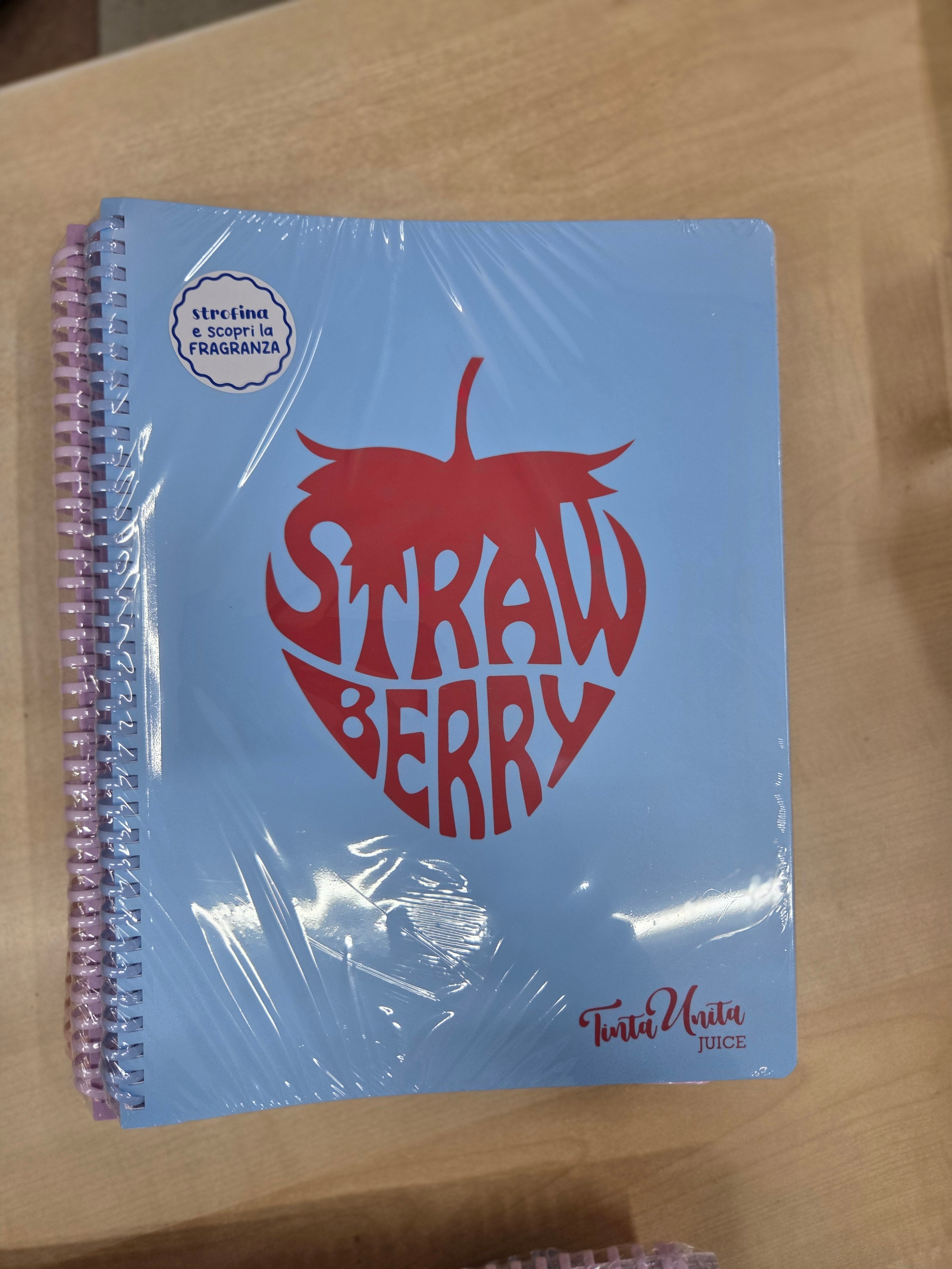 Tinta Unita Juice – Maxi Quaderno Spiralato Profumato A4 – Rigatura 1R