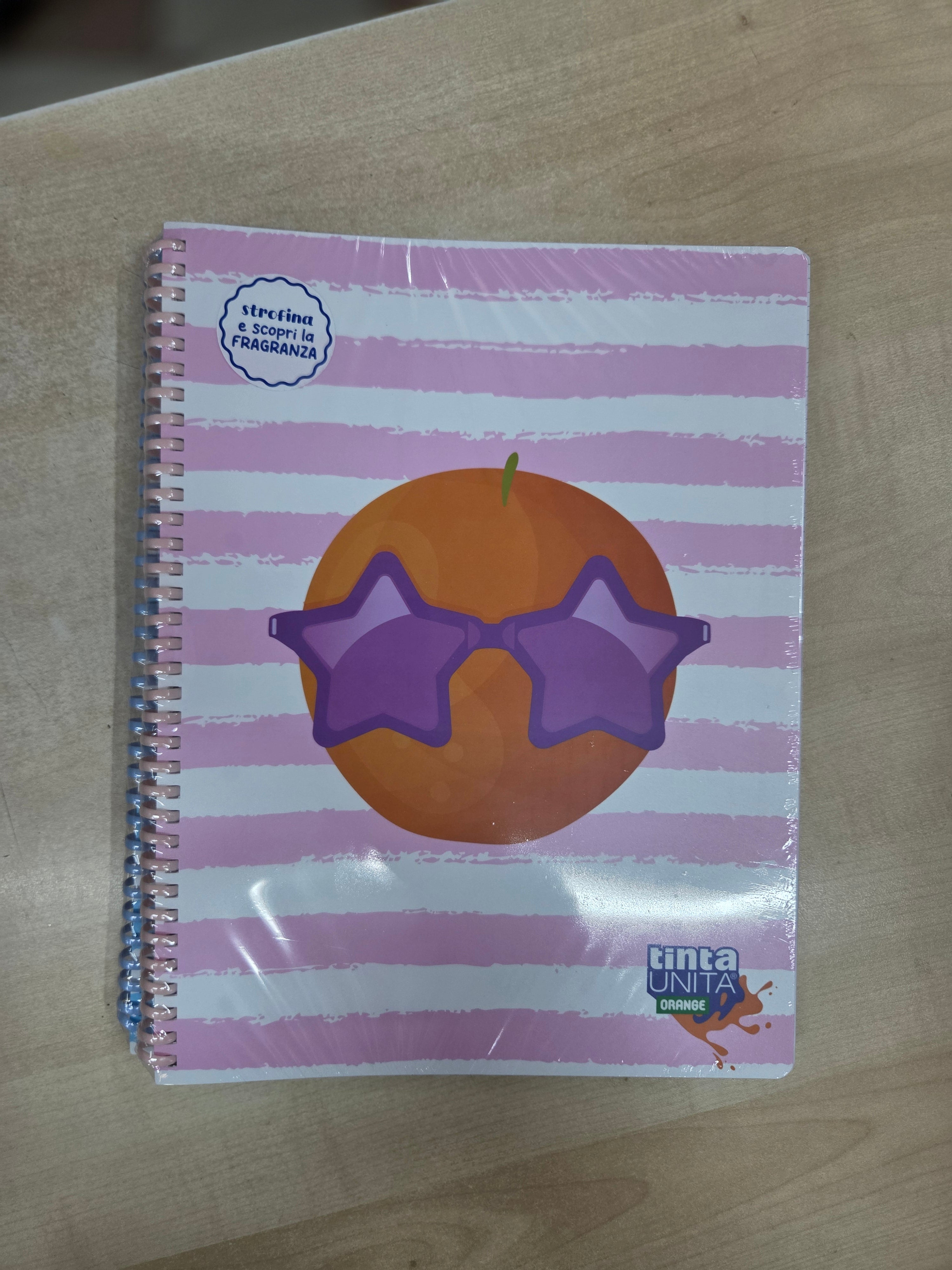 Tinta Unita Juice – Maxi Quaderno Spiralato Profumato A4 – Rigatura 1R