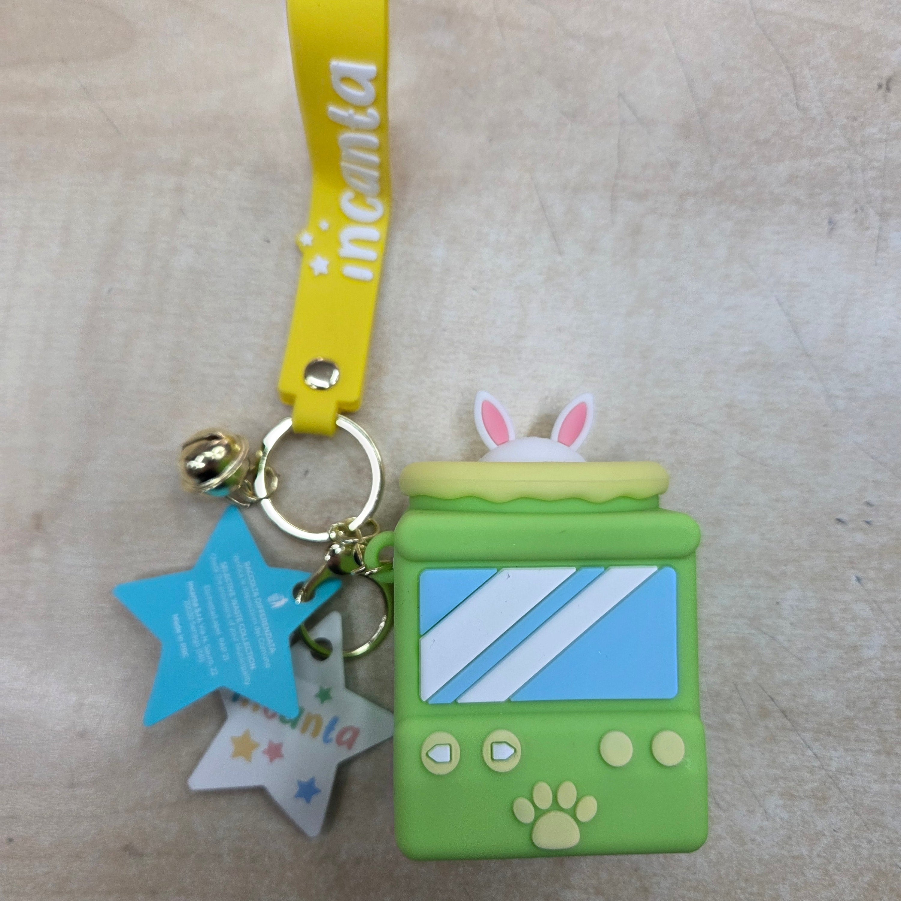 Incanta: Portachiavi in silicone sonnellino nascondino verde azzurro giallo