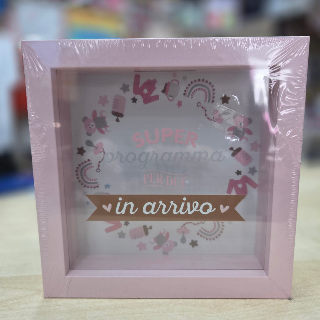 Salvadanaio Decorativo in Legno 16x16 cm – «Super programma per due in arrivo»