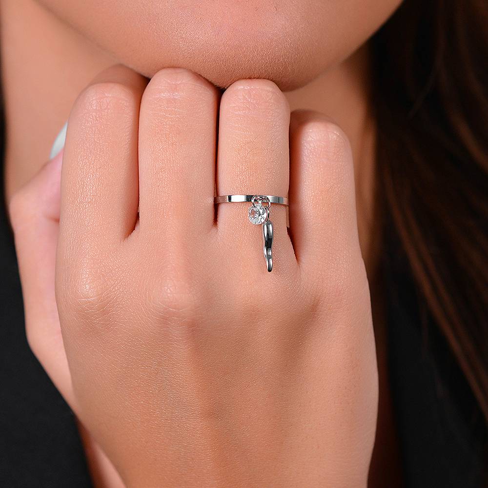 Luca Barra: Anello Donna in acciaio con corno e zircone bianco.