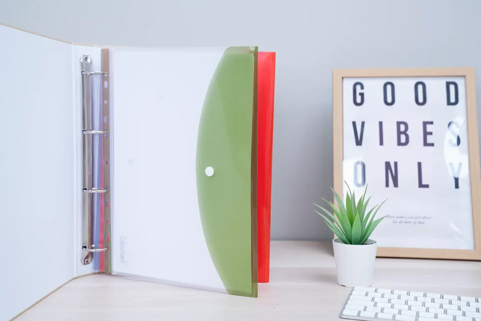 Porta documenti A4 con bottone orizzontale