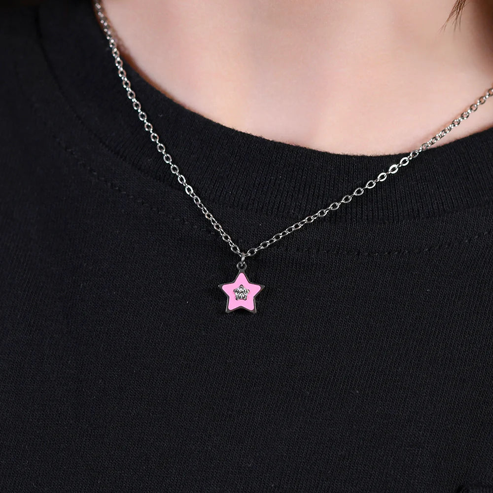 Luca Barra: Collana Bambina in acciaio stella con smalto rosa e cristallo bianco.