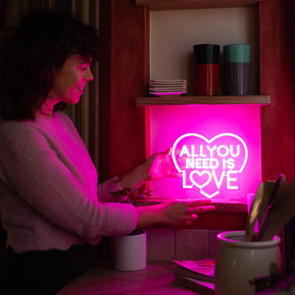 Legami: Lampada Led Effetto Neon - All You Need is Love